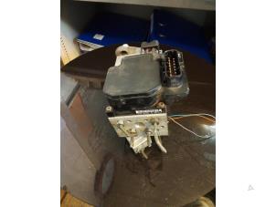 Gebruikte ABS Pomp Mercedes E (W210) 3.2 E-320 CDI 24V Prijs € 20,00 Margeregeling aangeboden door Umit Sloperij