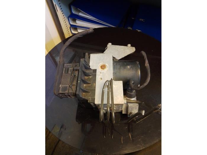 Gebruikte ABS Pomp Mercedes S (W220) 3.2 S-320 CDI 24V Prijs € 100,00 Margeregeling aangeboden door Umit Sloperij