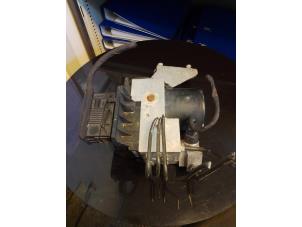 Gebruikte ABS Pomp Mercedes S (W220) 3.2 S-320 CDI 24V Prijs € 30,00 Margeregeling aangeboden door Umit Sloperij