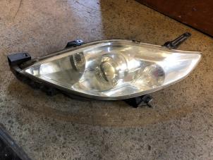 Gebruikte Koplamp links Mazda 5 (CR19) 1.8i 16V Prijs € 70,00 Margeregeling aangeboden door Umit Sloperij