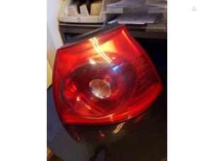 Gebruikte Achterlicht rechts Volkswagen Golf V (1K1) 1.9 TDI Prijs € 20,00 Margeregeling aangeboden door Umit Sloperij