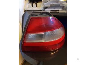 Gebruikte Achterlicht rechts Honda Civic (MA/MB) 1.5i VTEC-E 16V Prijs € 20,00 Margeregeling aangeboden door Umit Sloperij