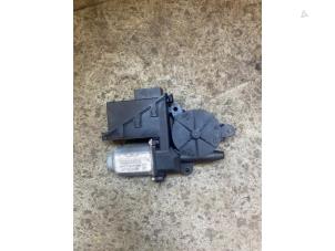 Gebruikte Raammotor Portier Volkswagen Polo Prijs € 40,00 Margeregeling aangeboden door Umit Sloperij