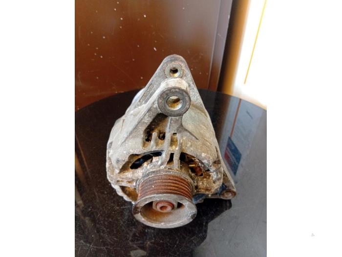 Gebruikte Dynamo Toyota Corolla Verso (R10/11) 1.8 16V VVT-i Prijs € 50,00 Margeregeling aangeboden door Umit Sloperij