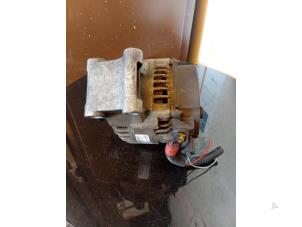 Gebruikte Dynamo Ford Focus 1 1.6 16V Prijs € 25,00 Margeregeling aangeboden door Umit Sloperij