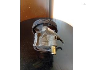 Gebruikte Pomp Servo Renault Laguna II Grandtour (KG) 2.0 16V Prijs € 25,00 Margeregeling aangeboden door Umit Sloperij