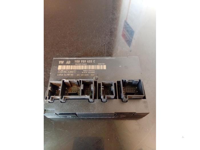 Gebruikte Computer Body Control Volkswagen Touran (1T1/T2) 1.9 TDI 100 Prijs € 25,00 Margeregeling aangeboden door Umit Sloperij