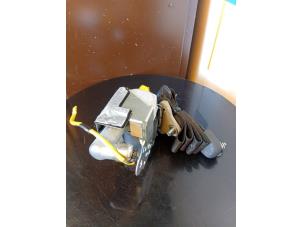 Gebruikte Veiligheidsgordel links-voor Subaru Justy (M3) 1.0 12V DVVT BiFuel Prijs € 35,00 Margeregeling aangeboden door Umit Sloperij