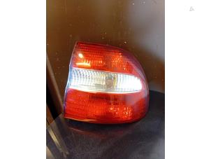 Gebruikte Achterlicht rechts Volvo V40 (VW) 1.8 16V Prijs € 30,00 Margeregeling aangeboden door Umit Sloperij