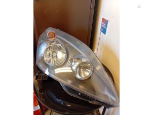 Gebruikte Koplamp rechts Opel Zafira (M75) 1.7 CDTi 16V Prijs op aanvraag aangeboden door Umit Sloperij