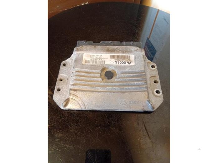 Gebruikte Computer Motormanagement Renault Megane II (LM) 1.6 16V Prijs € 125,00 Margeregeling aangeboden door Umit Sloperij