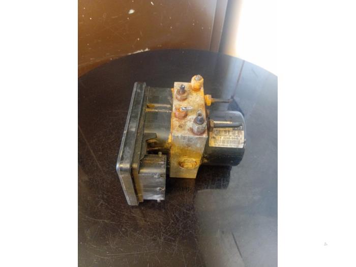 Gebruikte ABS Pomp Opel Astra J Sports Tourer (PD8/PE8/PF8) 1.6 CDTI 16V Prijs € 100,00 Margeregeling aangeboden door Umit Sloperij