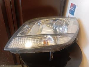 Gebruikte Koplamp links Chevrolet Orlando 2.0 D 16V Prijs € 60,00 Margeregeling aangeboden door Umit Sloperij
