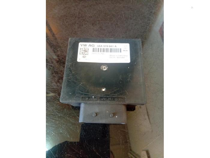 Central electronic module van een Volkswagen Transporter/Caravelle T6 2.0 TDI 204 2016