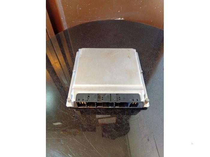 Computer Motormanagement van een Mercedes-Benz C (W203) 3.2 C-320 V6 18V 2000