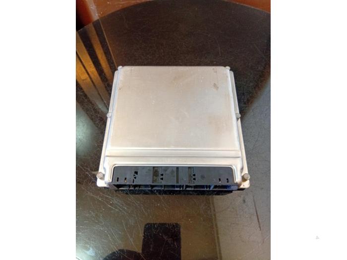 Computer Motormanagement van een Mercedes-Benz C (W203) 3.2 C-320 V6 18V 2000