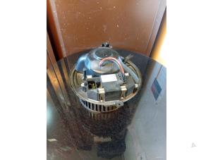 Gebruikte Kachel Ventilatiemotor Volkswagen Passat (3G2) Prijs € 40,00 Margeregeling aangeboden door Umit Sloperij