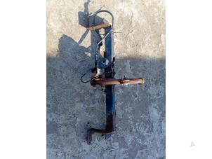 Gebruikte Trekhaak Opel Zafira (M75) Prijs € 50,00 Margeregeling aangeboden door Umit Sloperij