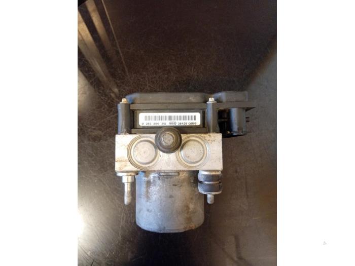 Gebruikte ABS Pomp Fiat Punto II (188) 1.9 JTD 85 Prijs € 50,00 Margeregeling aangeboden door Umit Sloperij