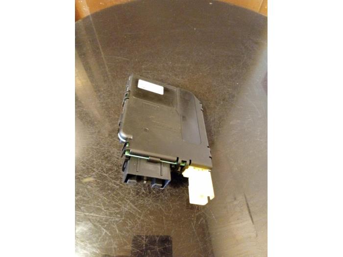 Gebruikte Gier sensor Volkswagen Caddy III (2KA,2KH,2CA,2CH) 2.0 SDI Prijs € 40,00 Margeregeling aangeboden door Umit Sloperij