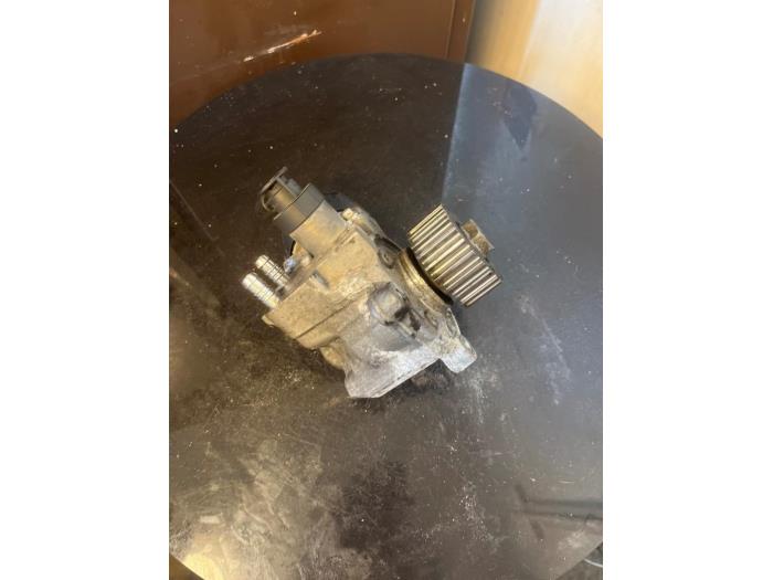 Gebruikte Dieselpomp Volkswagen Passat Variant (3G5) 1.6 TDI 16V Prijs € 150,00 Margeregeling aangeboden door Umit Sloperij