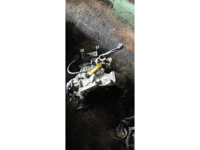 Gebruikte Versnellingsbak Volkswagen Polo IV (9N1/2/3) 1.4 16V 75 Prijs € 200,00 Margeregeling aangeboden door Umit Sloperij
