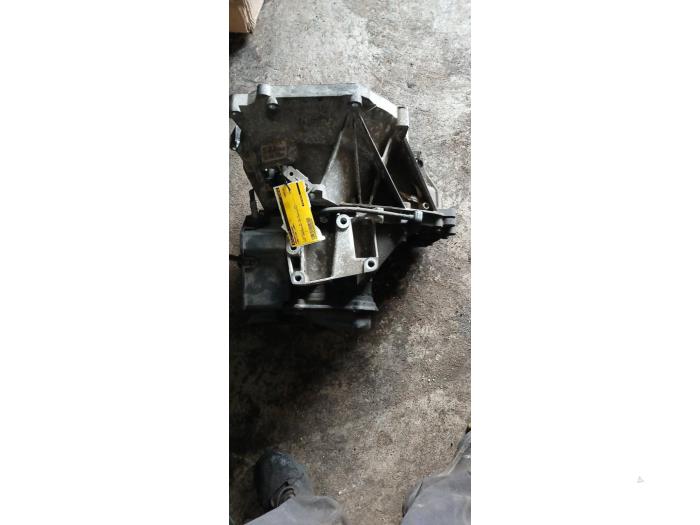 Gebruikte Versnellingsbak Ford Focus C-Max 1.8 16V Prijs € 250,00 Margeregeling aangeboden door Umit Sloperij