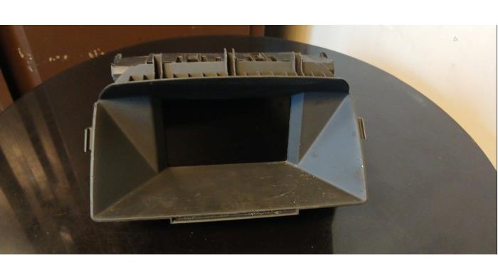 Gebruikte Display Interieur Opel Astra H GTC (L08) 1.6 16V Prijs € 50,00 Margeregeling aangeboden door Umit Sloperij