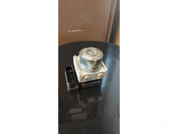 Gebruikte ABS Pomp Volkswagen Caddy III (2KA,2KH,2CA,2CH) 2.0 SDI Prijs € 70,00 Margeregeling aangeboden door Umit Sloperij