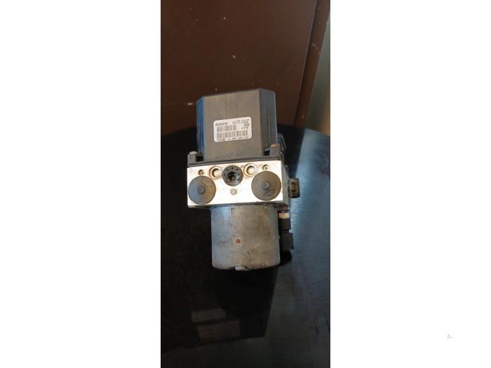 Gebruikte ABS Pomp Audi A4 (B6) 2.0 20V Quattro Prijs € 100,00 Margeregeling aangeboden door Umit Sloperij