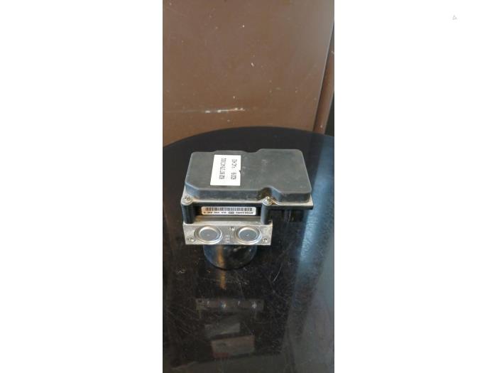 Gebruikte ABS Pomp Volkswagen Polo IV (9N1/2/3) 1.4 TDI 70 Prijs € 100,00 Margeregeling aangeboden door Umit Sloperij