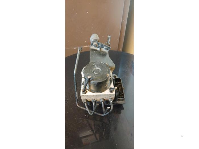 Gebruikte ABS Pomp Volkswagen Polo IV (9N1/2/3) 1.2 12V Prijs € 100,00 Margeregeling aangeboden door Umit Sloperij