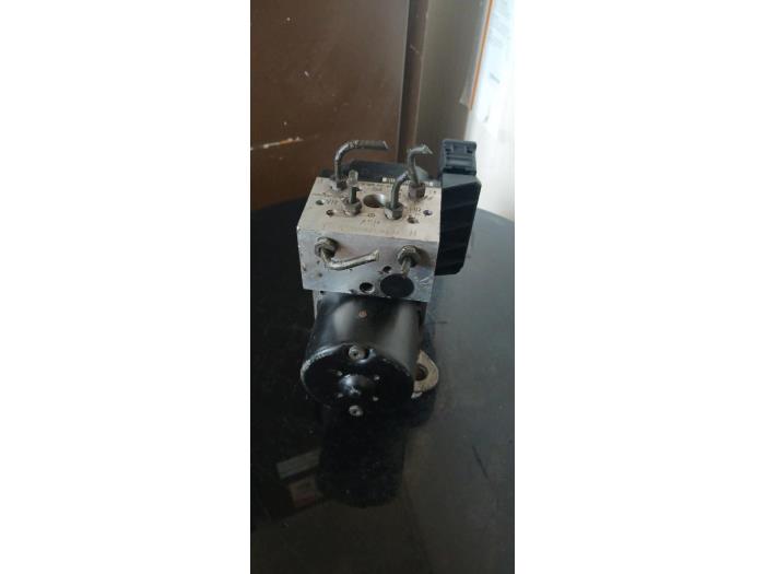 Gebruikte ABS Pomp Mercedes E (W210) 3.0 E-300D Turbo 24V Prijs € 75,00 Margeregeling aangeboden door Umit Sloperij
