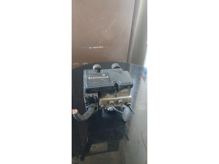 Gebruikte ABS Pomp Volkswagen Caddy III (2KA,2KH,2CA,2CH) 2.0 SDI Prijs € 90,00 Margeregeling aangeboden door Umit Sloperij