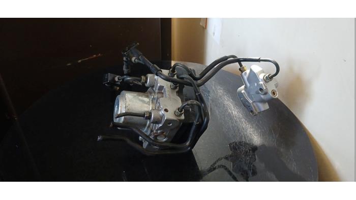 ABS Pomp van een Honda Jazz (GE6/GE8/GG/GP) 1.4 VTEC 16V 2012