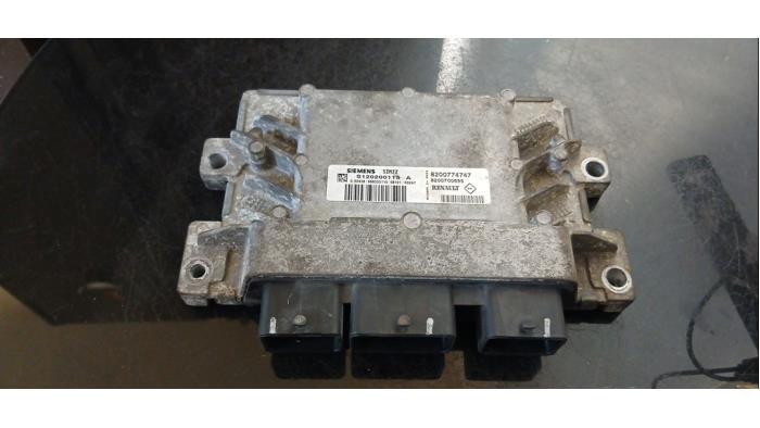Gebruikte Computer Motormanagement Renault Twingo II (CN) 1.2 Prijs € 100,00 Margeregeling aangeboden door Umit Sloperij