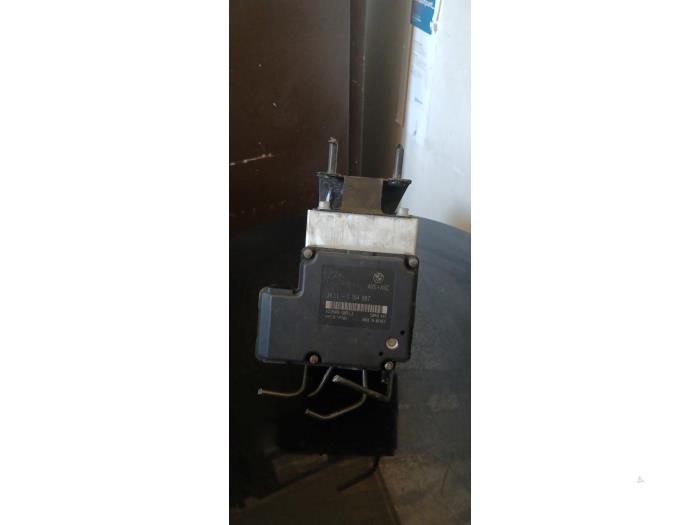 Gebruikte ABS Pomp BMW 3 serie (E46/2) 320 Ci 24V Prijs € 50,00 Margeregeling aangeboden door Umit Sloperij