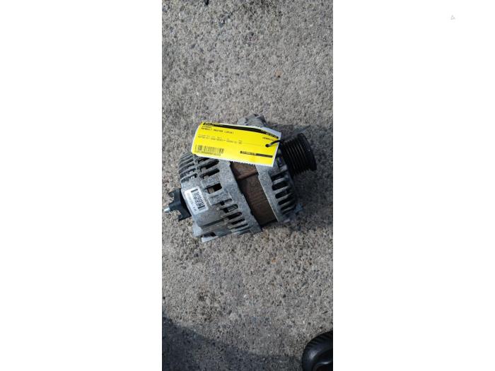 Gebruikte Dynamo Renault Master III (FV) 2.3 dCi 145 16V FWD Prijs € 100,00 Margeregeling aangeboden door Umit Sloperij