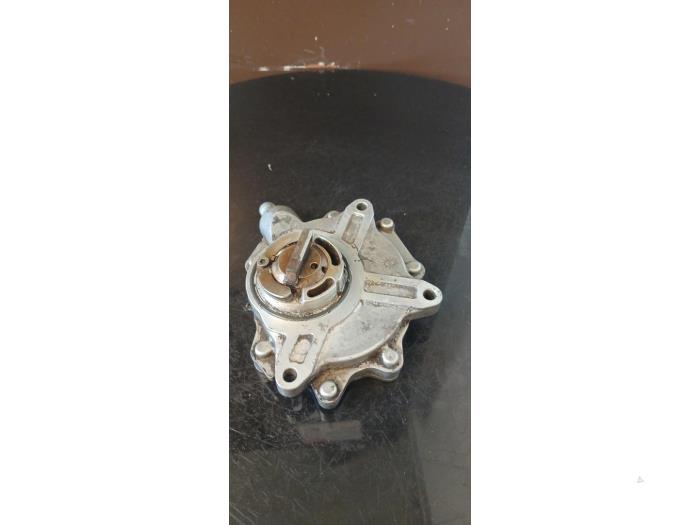 Gebruikte Rembekrachtiger BMW 3 serie (E90) 318i 16V Prijs € 75,00 Margeregeling aangeboden door Umit Sloperij