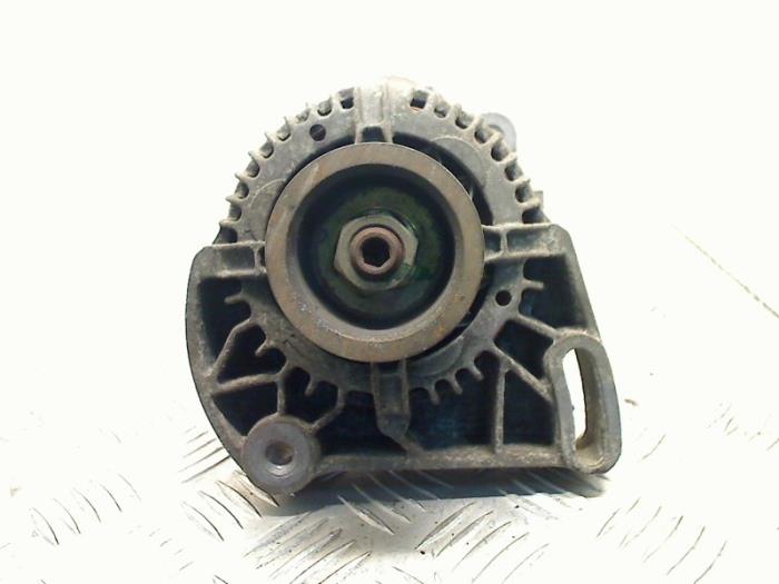 Gebruikte Dynamo Fiat Stilo (192A/B) 1.2 16V Prijs € 30,00 Margeregeling aangeboden door Autohandel & Demontage Weteringbrug