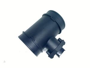 Gebruikte Luchthoeveelheidsmeter Opel Vectra B Caravan (31) 2.5 V6 24V Prijs € 30,00 Margeregeling aangeboden door Autohandel & Demontage Weteringbrug