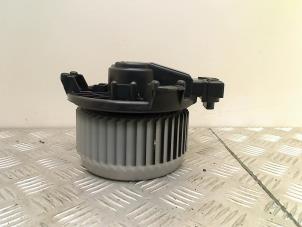 Gebruikte Kachel Ventilatiemotor Suzuki Swift (ZA/ZC/ZD1/2/3/9) 1.5 VVT 16V Prijs € 20,00 Margeregeling aangeboden door Autohandel & Demontage Weteringbrug