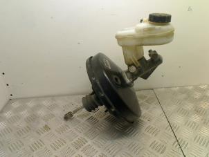 Gebruikte Rembooster Renault Twingo II (CN) 1.2 16V Prijs € 50,00 Margeregeling aangeboden door Autohandel & Demontage Weteringbrug