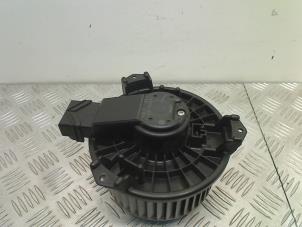 Gebruikte Kachel Ventilatiemotor Suzuki Swift (ZA/ZC/ZD1/2/3/9) 1.3 VVT 16V Prijs € 20,00 Margeregeling aangeboden door Autohandel & Demontage Weteringbrug