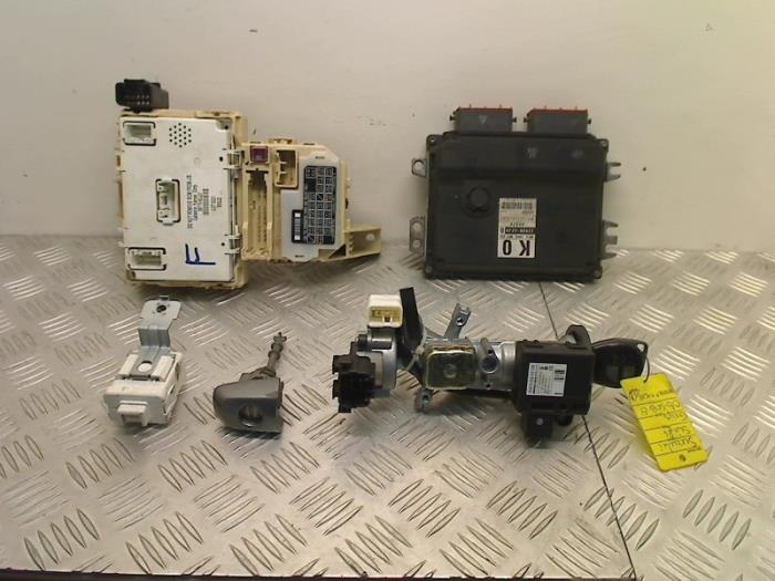 Gebruikte Contactslot + computer Suzuki Swift (ZA/ZC/ZD1/2/3/9) 1.3 VVT 16V Prijs € 100,00 Margeregeling aangeboden door Autohandel & Demontage Weteringbrug
