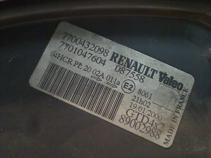 Koplamp links van een Renault Scénic I (JA) 1.4 16V 2003