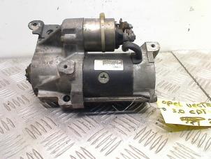 Gebruikte Startmotor Opel Vectra C Caravan 3.0 CDTI V6 24V Prijs € 30,00 Margeregeling aangeboden door Autohandel & Demontage Weteringbrug
