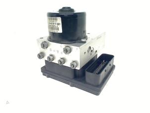 Gebruikte ABS Pomp Mercedes C (W203) 1.8 C-180K 16V Prijs € 50,00 Margeregeling aangeboden door Autohandel & Demontage Weteringbrug