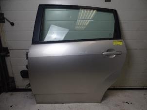 Gebruikte Deur 4Deurs links-achter Toyota Corolla Verso (R10/11) 1.8 16V VVT-i Prijs € 200,00 Margeregeling aangeboden door Autohandel & Demontage Weteringbrug