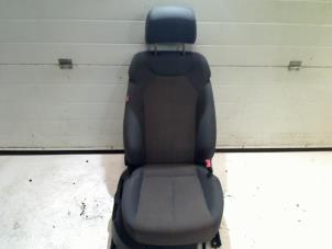 Gebruikte Stoel rechts Seat Leon (1P1) 1.4 TSI 16V Prijs € 75,00 Margeregeling aangeboden door Autohandel & Demontage Weteringbrug